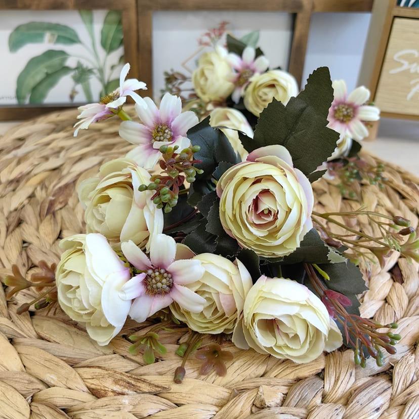 Искусственные цветы в Оренбурге | Цветы искусственные «Камелии с мелкоцветом», сиренево-молочные, букет